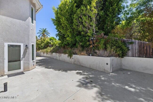 Building Photo - 526 Houston Dr