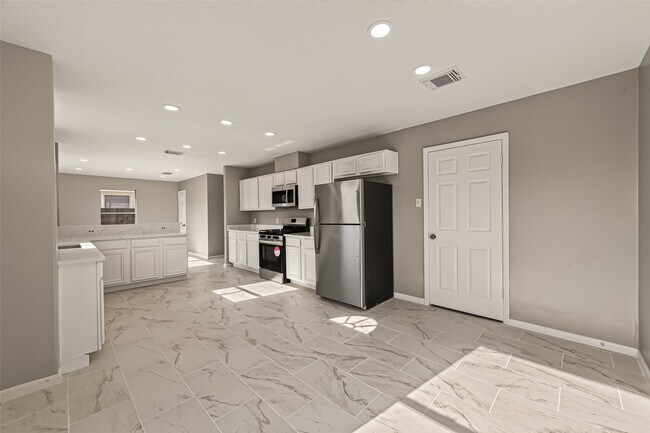 Building Photo - 6542 Carly Park Way