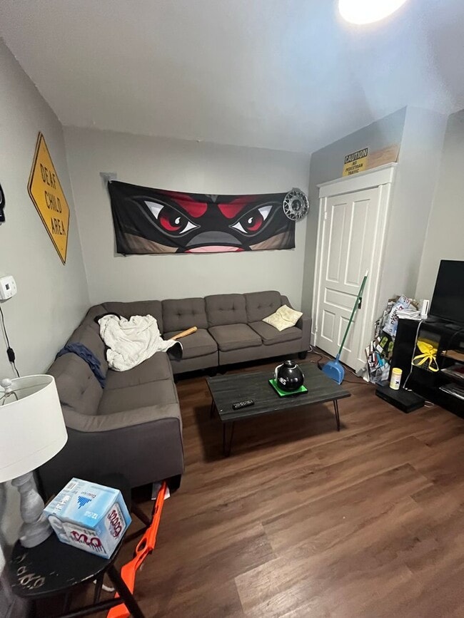 Building Photo - Five Bedroom Available for 26-27 School Year!