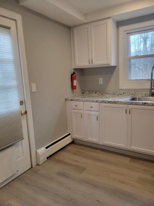 Building Photo - 16 Beech Ct