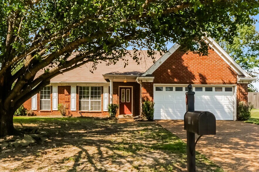 Primary Photo - 75 Oakridge Cove