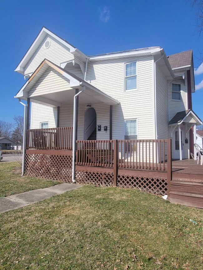 Primary Photo - 924 W 5th St