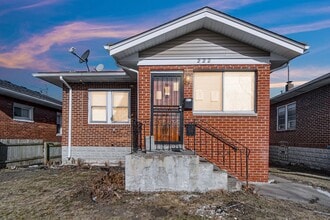 Building Photo - Three Bedroom Remodeled Home With Garage