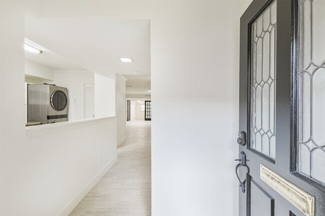 Building Photo - 2505 Watertown Mall St