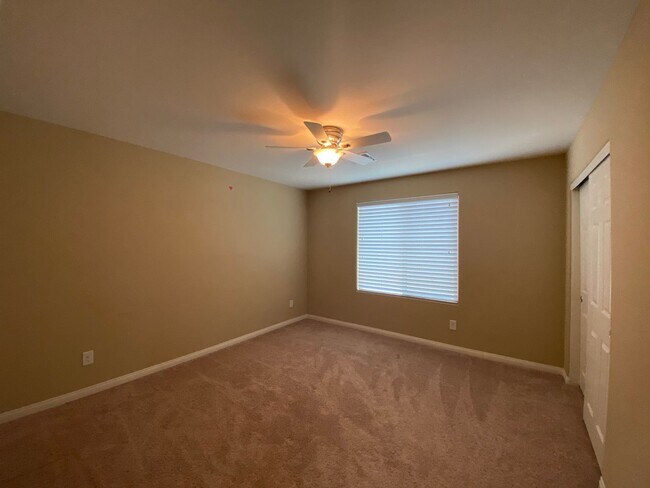 Building Photo - Two Story home