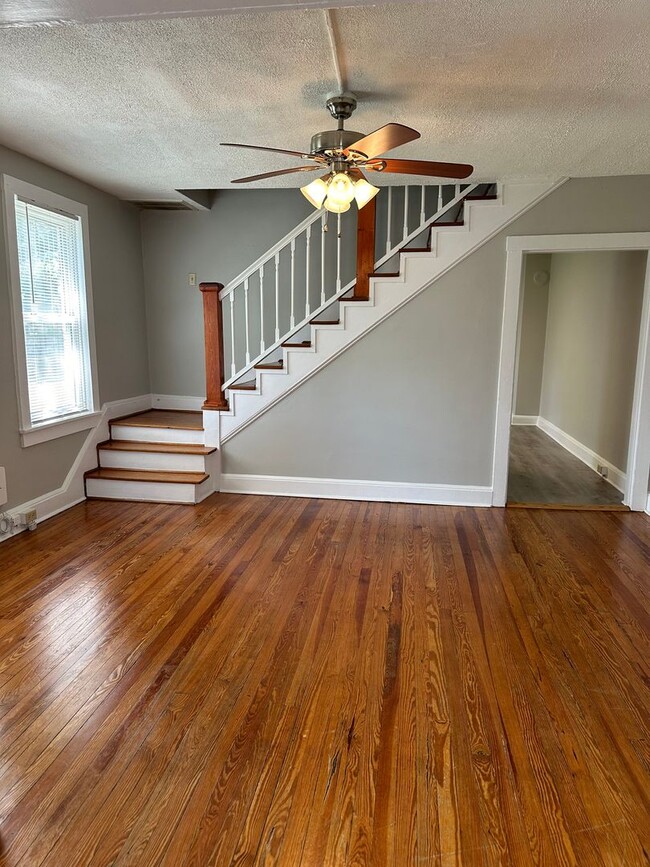 Building Photo - Adorable 3 Bedroom Duplex for $1,800./month