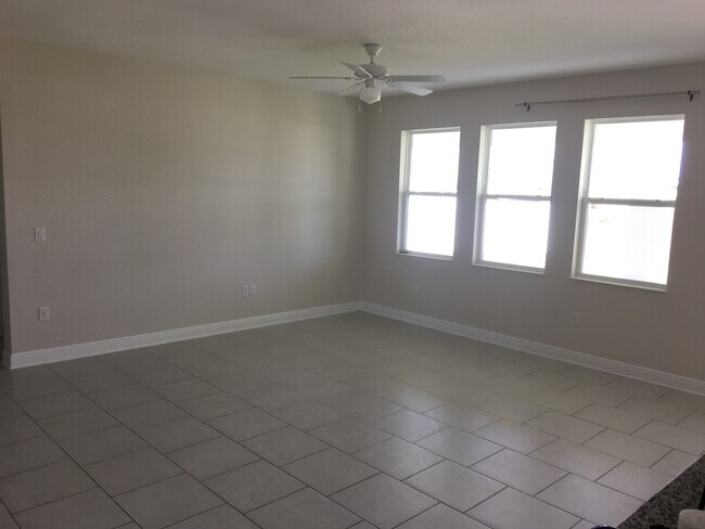 Building Photo - 2510 Sanderling St