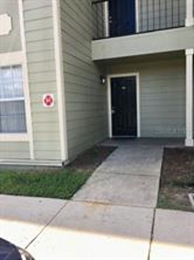 Building Photo - 2550 N Alafaya Trail