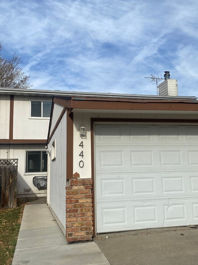 Building Photo - 440 22nd St E