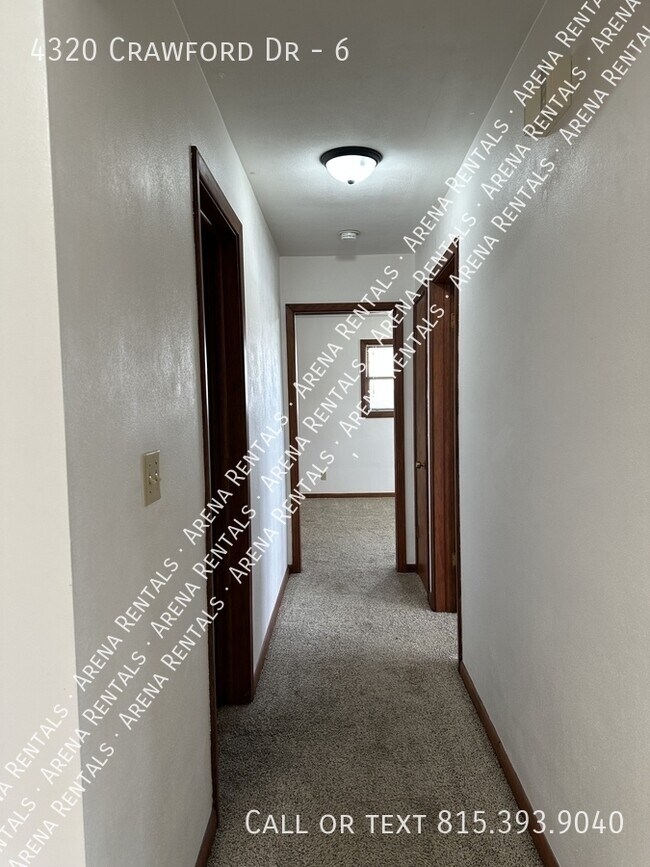 Building Photo - 4320 Crawford Dr