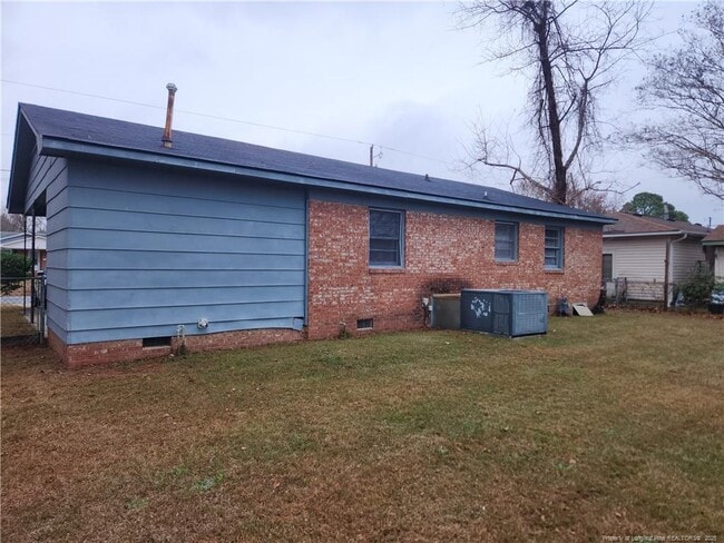 Building Photo - 318 Longhorn Dr