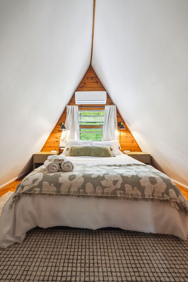 Building Photo - 51 Lake Pines Cir