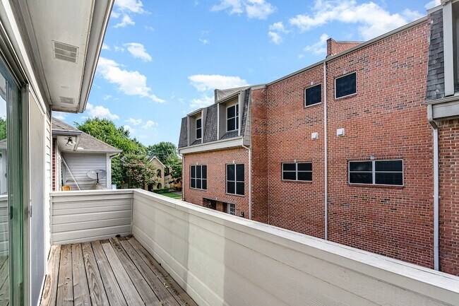 Building Photo - 3329 Rosedale Ave