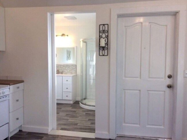 Building Photo - 1178 E 8th St