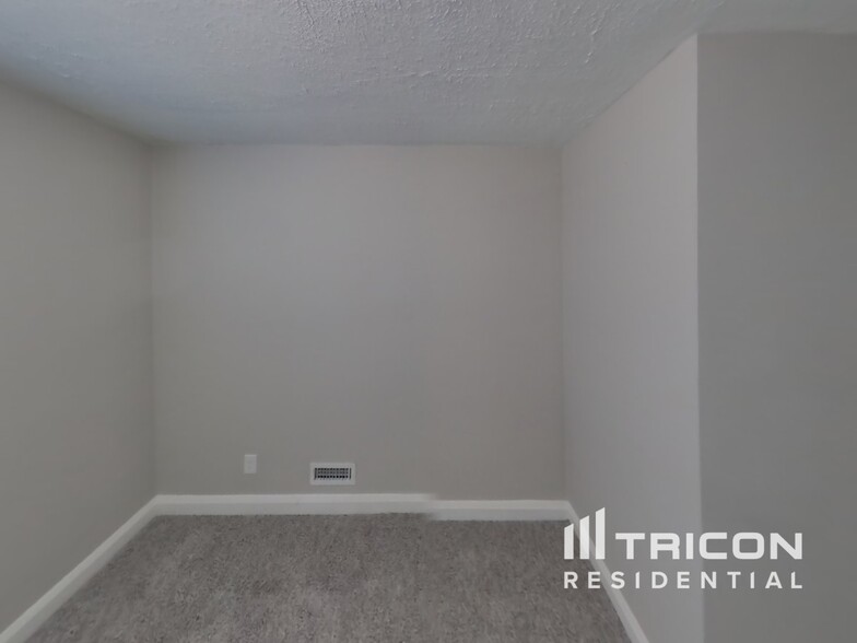 Building Photo - 405 Greenlow Rd