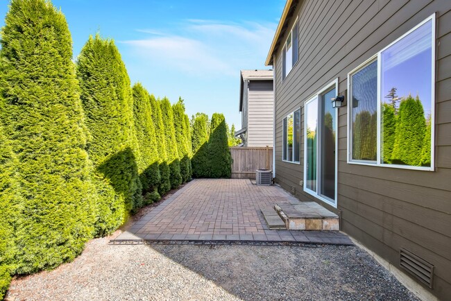 Building Photo - $1000 Off to lease by November 4th! 4 Bedr...