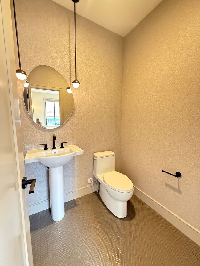 Building Photo - Brand new construction! 3 bedroom 3.5 bath end unit