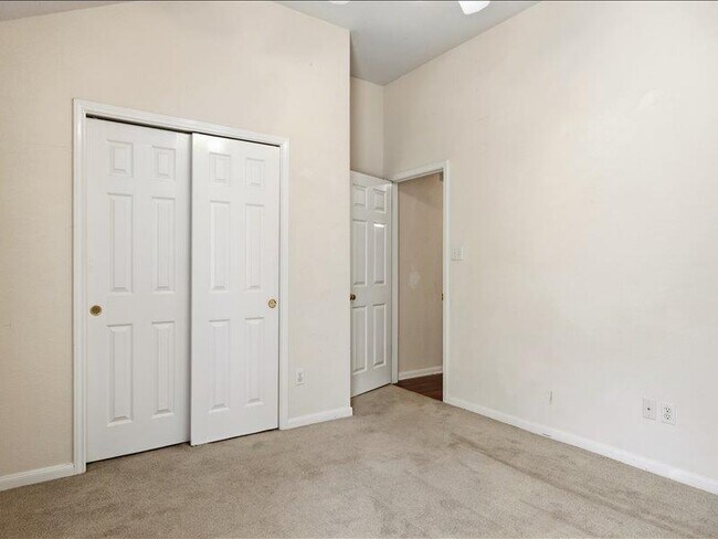 Building Photo - 1500 Ashberry Trail