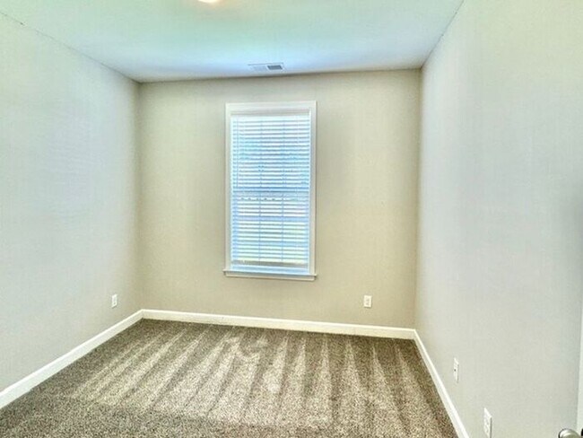 Building Photo - Now Leasing in Millington @ Winstone. 5 Be...
