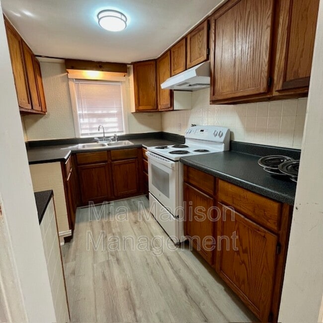 Building Photo - 40 Wesley St