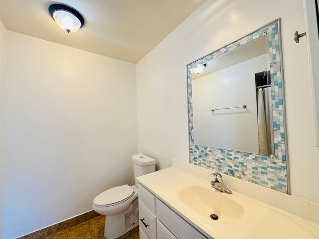 Building Photo - 2340 W Greenacre Ave