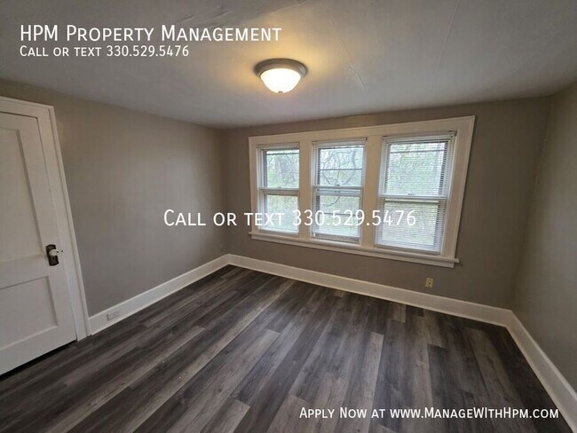 Building Photo - 1820 Malasia Rd