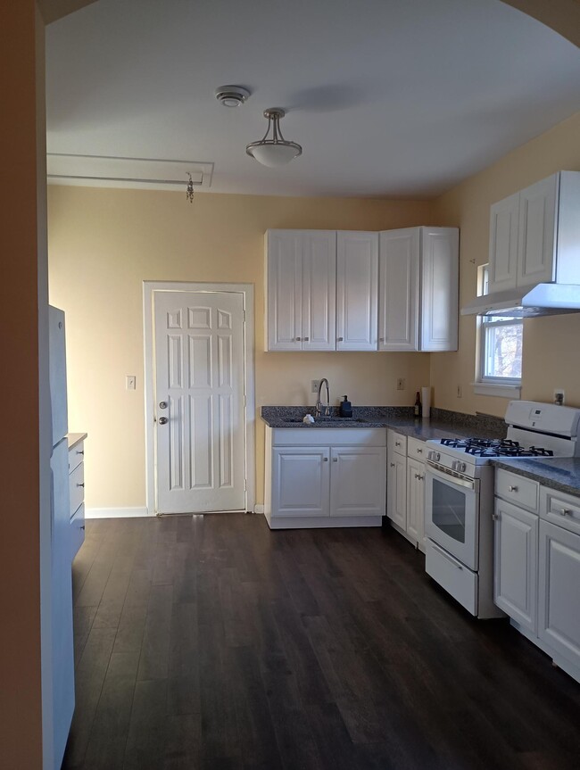 large kitchen w bamboo floors - 326 E Calendar Ave