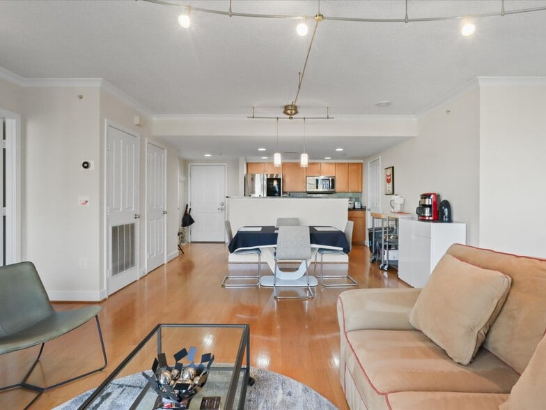 Building Photo - 1220 N Fillmore St