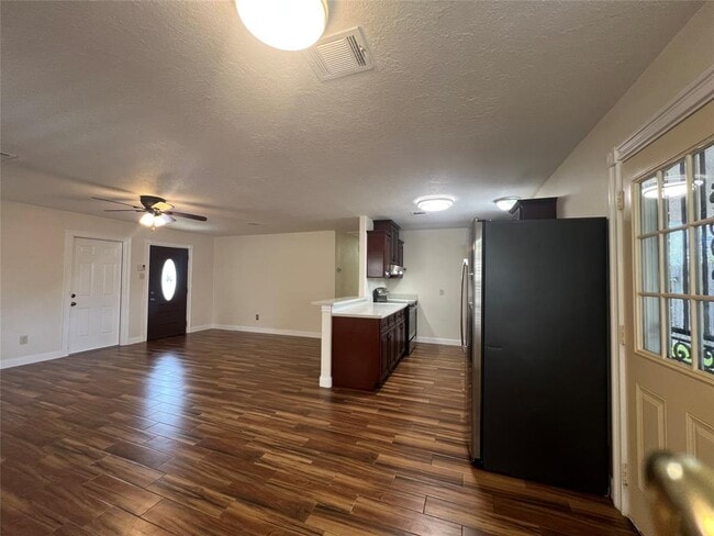 Building Photo - 10670 Norton Dr