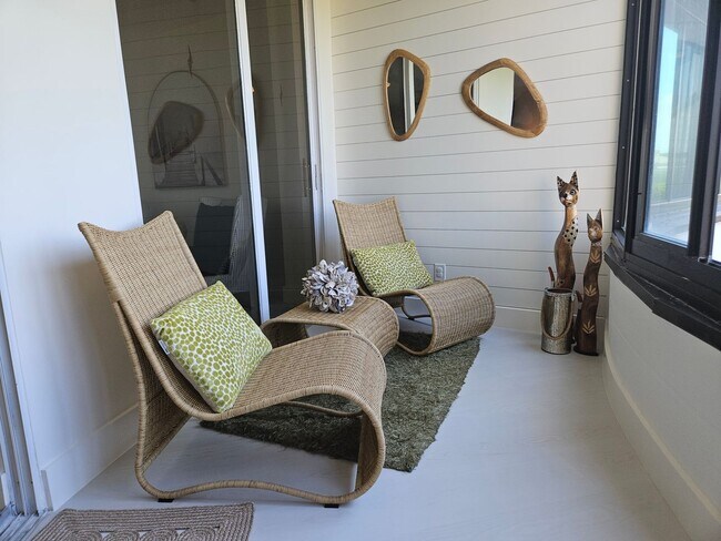 Building Photo - MODERN  SEASONAL VACATION CONDO