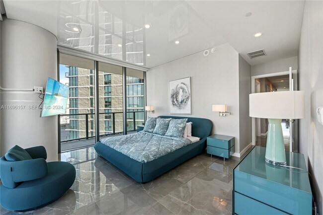 Building Photo - 480 NE 31st St