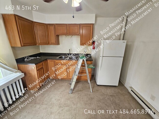 Building Photo - 463 N 5th St