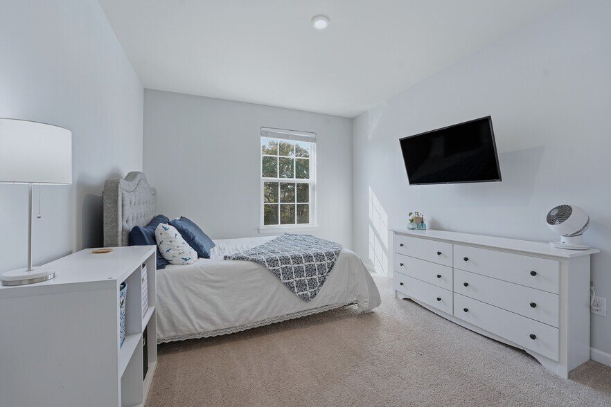 Building Photo - 838 Dean Dr