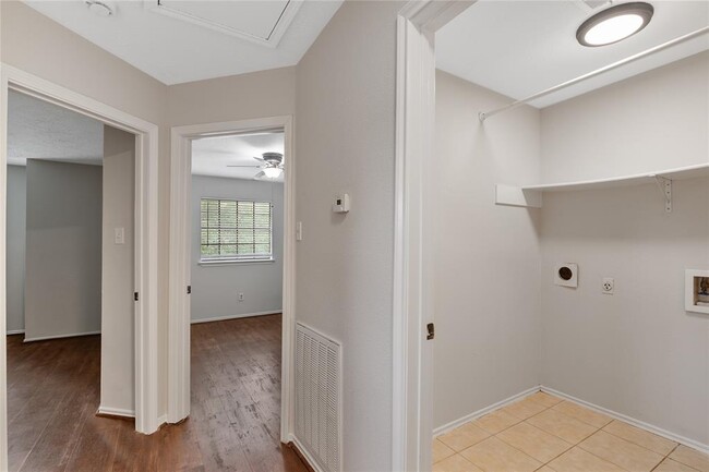 Building Photo - 4807 Shadowdale Dr
