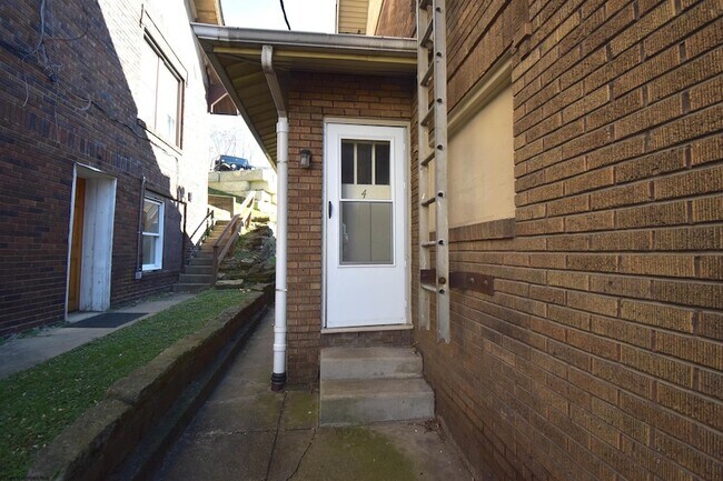 Building Photo - 662 Spruce St