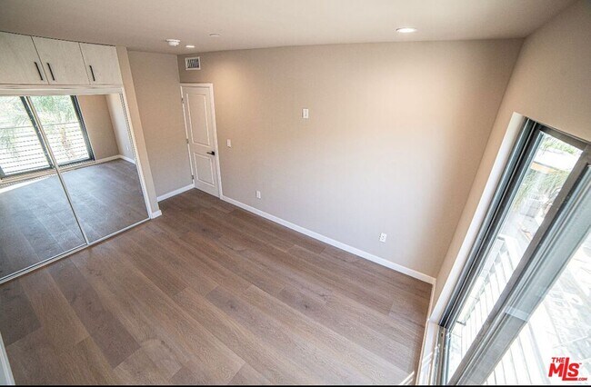 Building Photo - 9900 Laurel Canyon Blvd