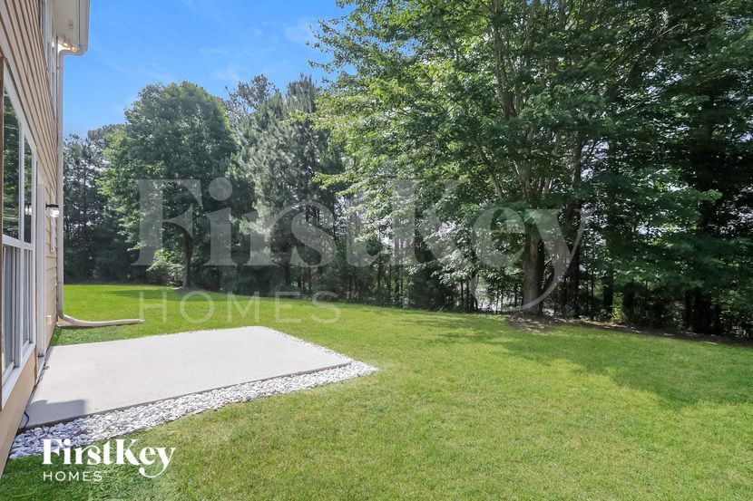 Building Photo - 1530 Hedington Cir SE