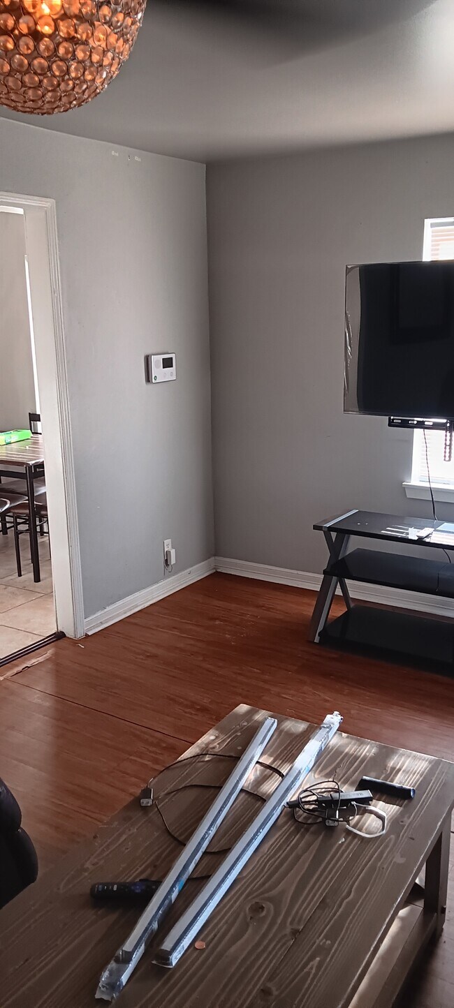 Building Photo - 548 E Woodrow St