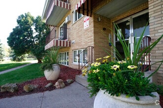 Building Photo - Xerxes Apartments