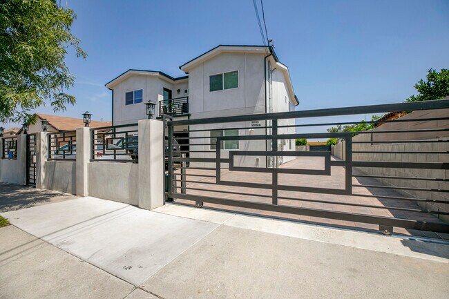 Primary Photo - 10938 Nettleton St