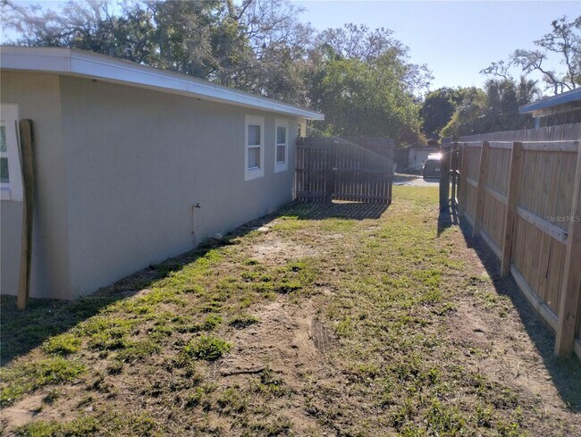 Building Photo - 7039 Lenox Dr