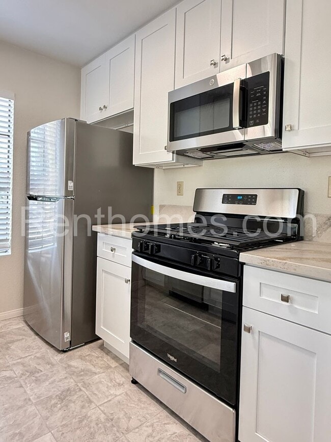 Building Photo - Mira Mesa, 8508 Summerdale Road #18 - Walk to shopping and park!