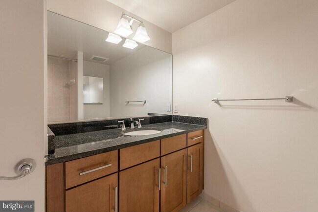 Building Photo - 525 N Fayette St