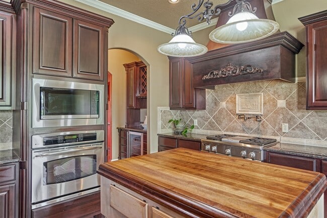 Building Photo - 388 Berkley Dr