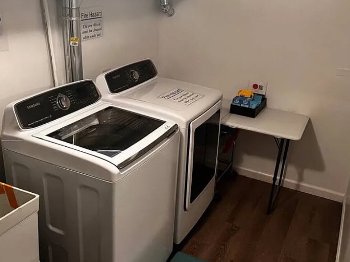 Building Photo - 8129 Ogden Ave