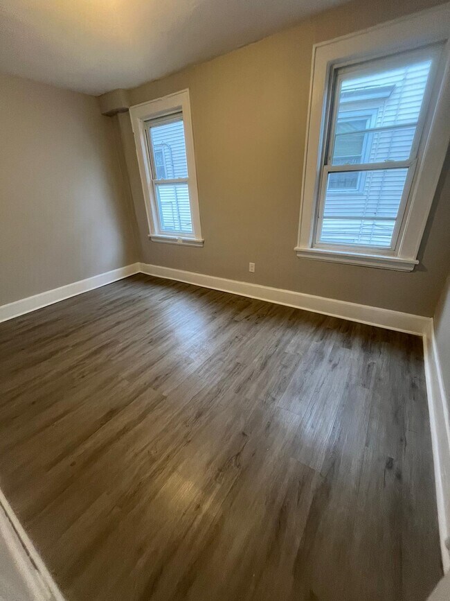 Building Photo - 48 Hopkins Pl