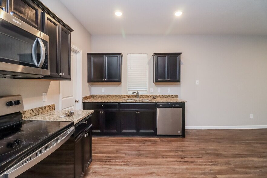 Building Photo - 10332 Jameson Ln