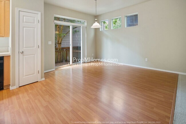 Building Photo - Light & Bright Three Bedroom Home in Aloha!