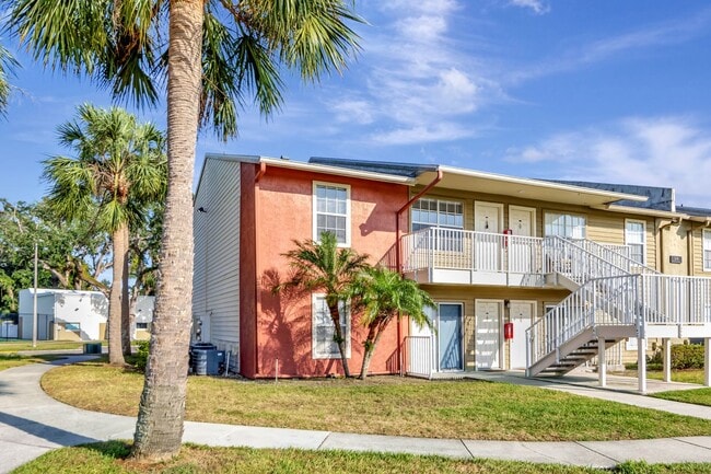Building Photo - Water Front 1 Bedroom 1 Bath Condo for Rent in Brandon - 2nd Floor - Incredible Views