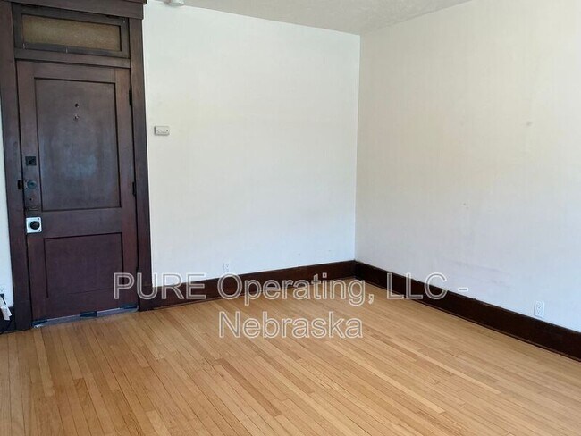 Building Photo - 120 N 6th St